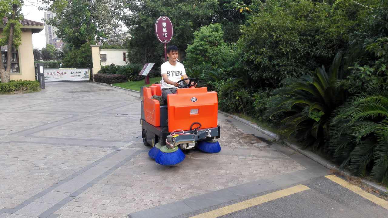 電動(dòng)掃地車(chē)